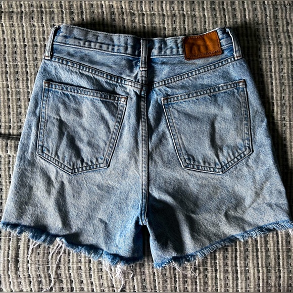 Aritzia Denim Forum “The Yoko Mid Thigh Short” - Picture 3 of 3